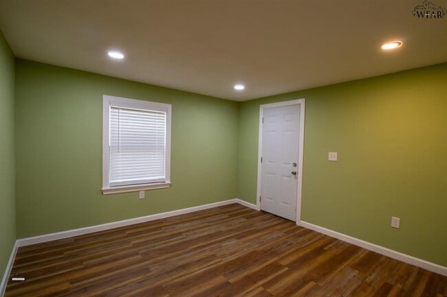 Building Photo - 207 E Ida Ave