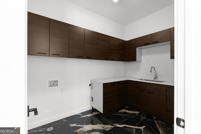 Building Photo - 3293 Lenox Pl NE
