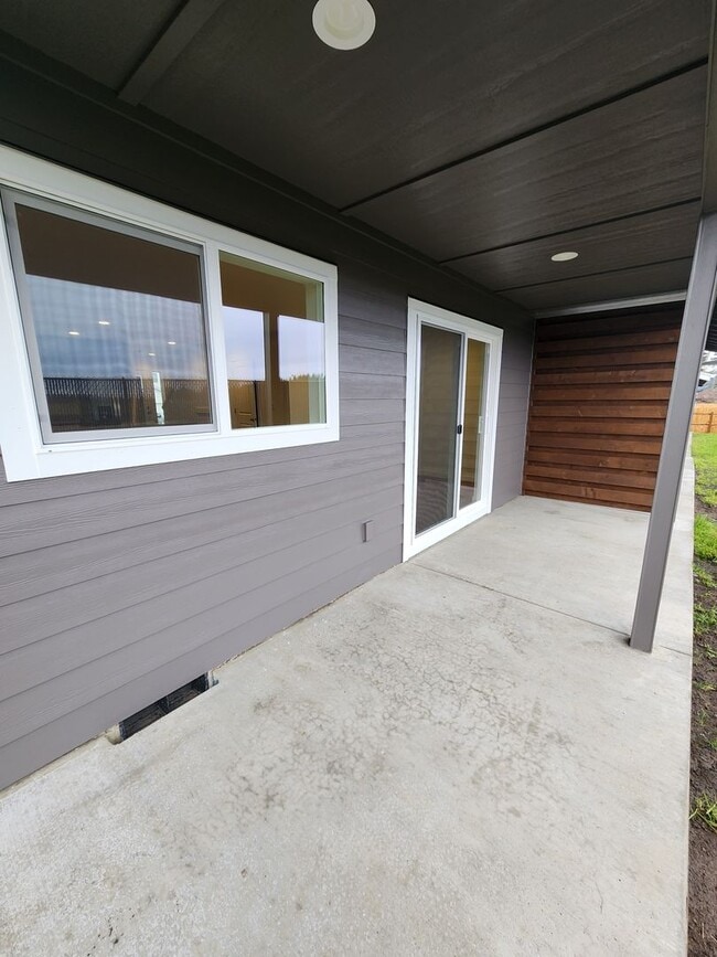 Building Photo - 1010 Peach Rd