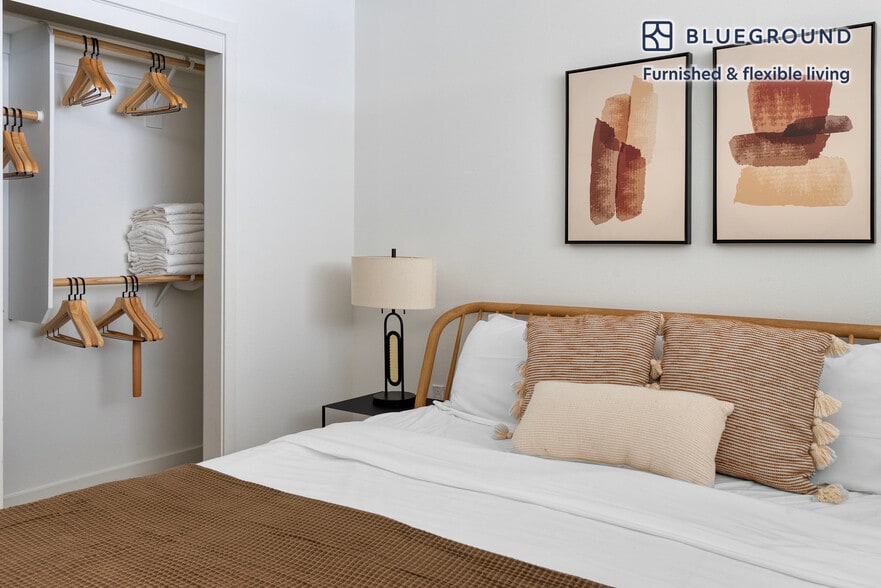 Building Photo - 2000 Fifth Street-SI FL4-ID1505