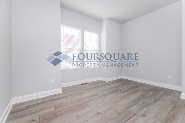 Building Photo - New Three StoryTownhome | Entry Level Gues...