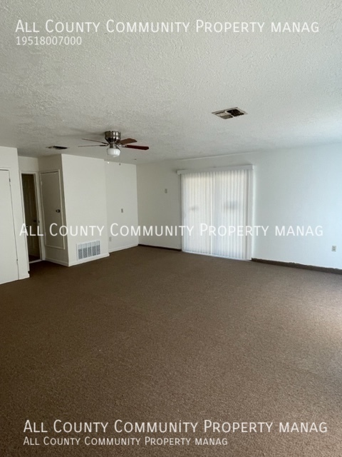 Building Photo - 2 bed/2 bath + POSSIBLE 3 bed Single Famil...