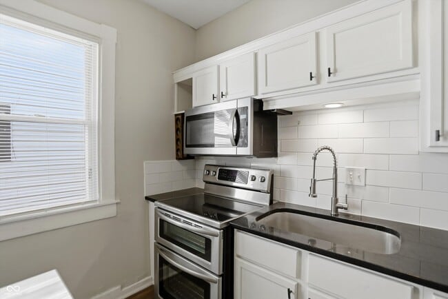 Building Photo - 512 N Beville Ave