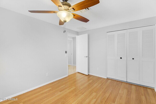 Building Photo - 1511 W Mesquite St