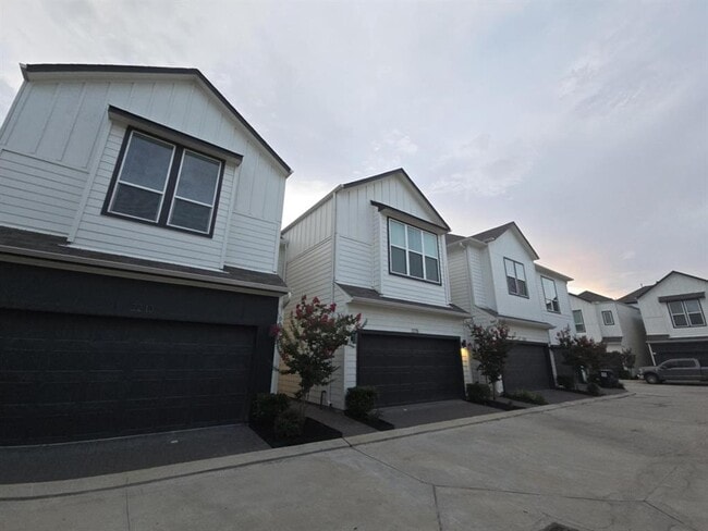 Building Photo - 2214 Roozy Lk Ln