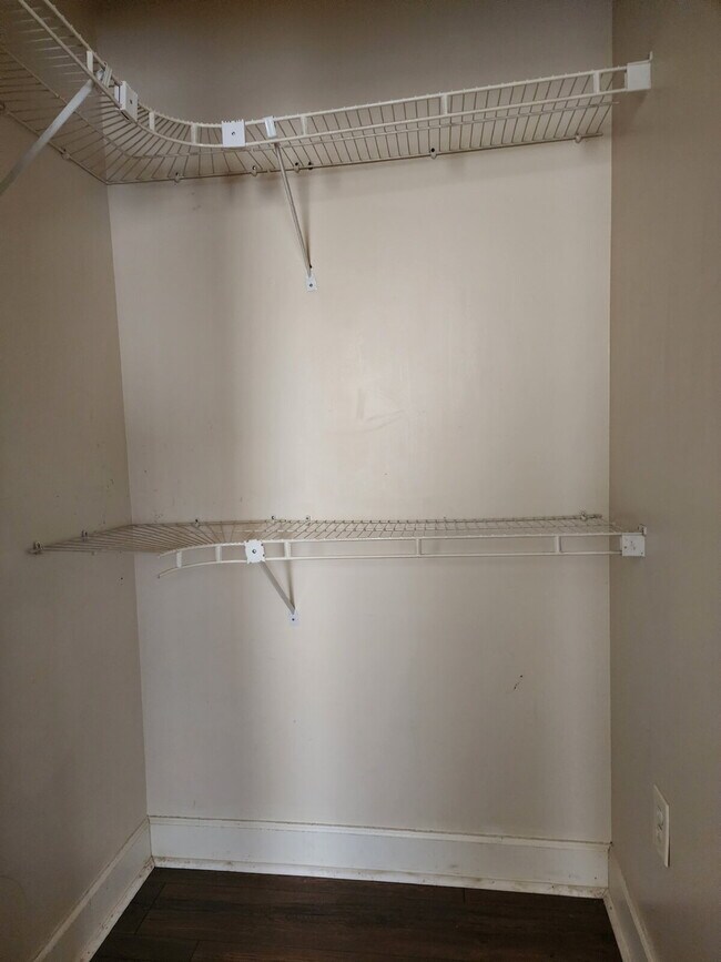 Building Photo - Charming 1-Bedroom Apartment with Hardwood Floors in York, PA!