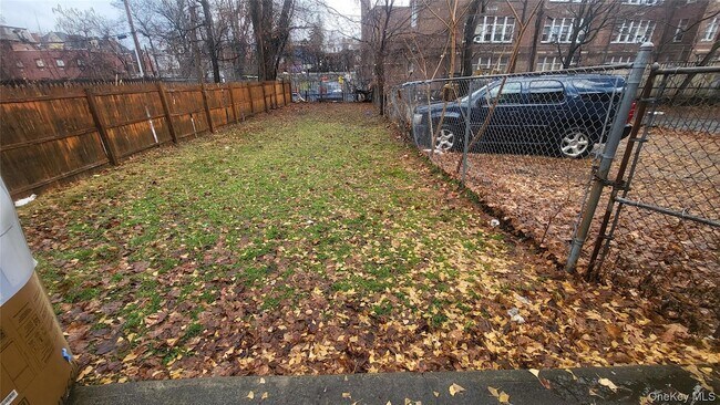 Building Photo - 67 Academy St