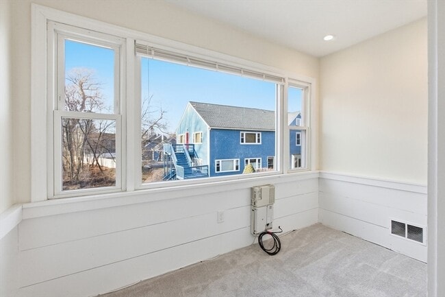 Building Photo - 294 Great Rd