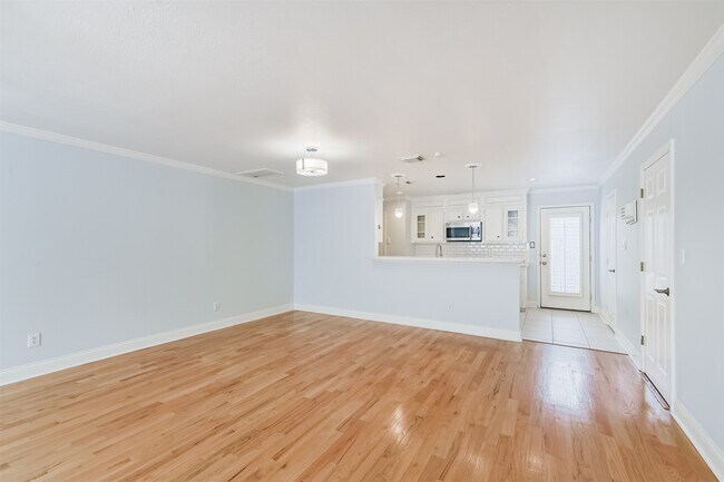 Building Photo - 738 Redwing Pl Dr