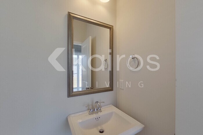 Building Photo - 2477 Banyon Cir