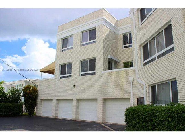 Building Photo - 2845 Granada Blvd