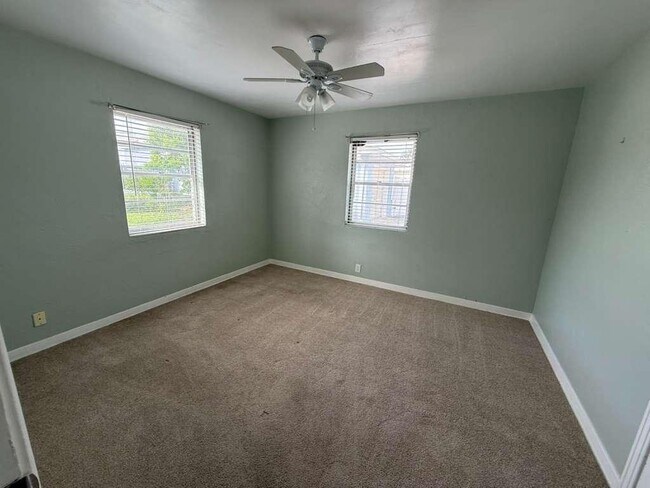 Building Photo - 140 Frazar Rd