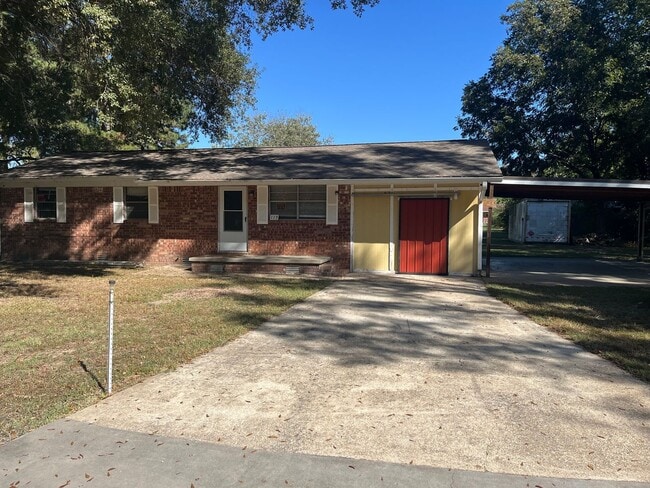 Building Photo - 115 Blair St