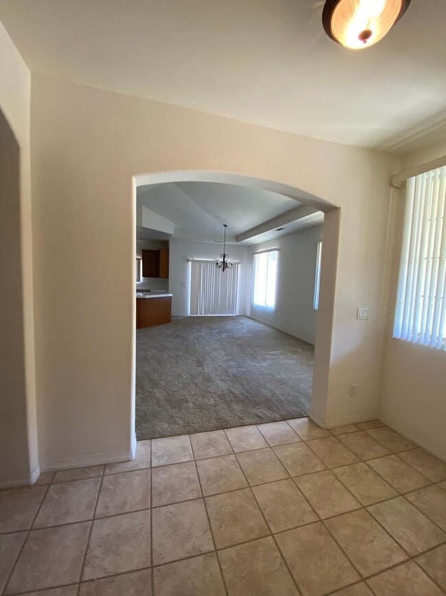 Building Photo - Beautiful Somerset Single Story Townhome N...