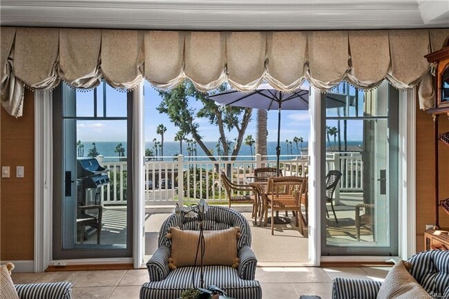 Building Photo - Charming Coastal Retreat in the Heart of Laguna Beach
