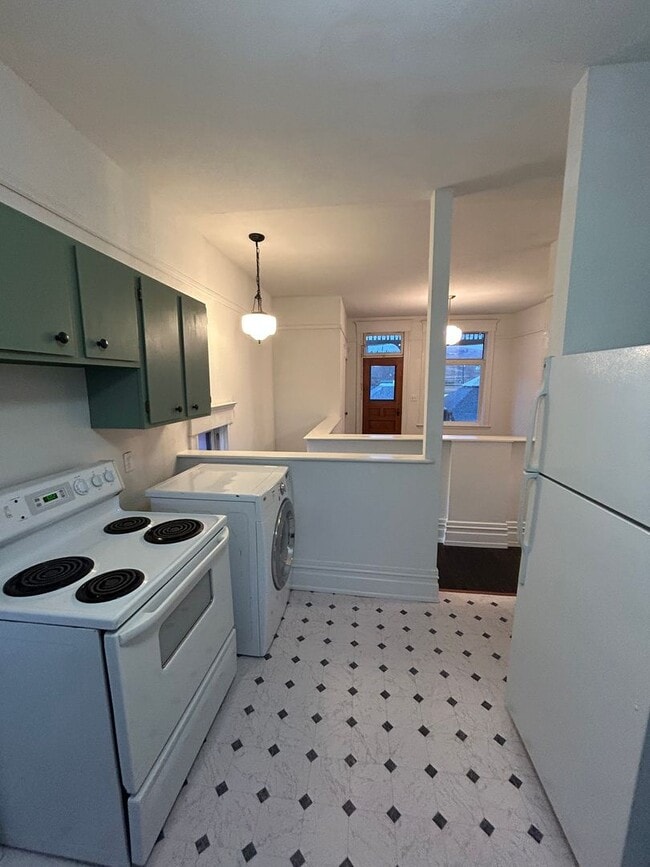 Building Photo - 716 W Quartz St