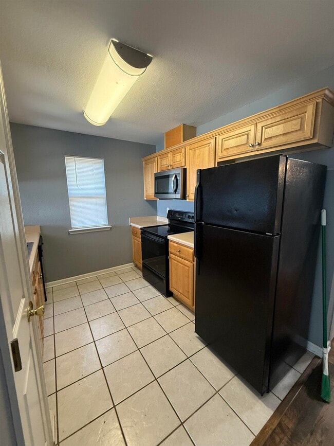 Building Photo - 36 Evans Ave