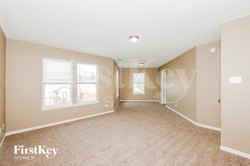 Building Photo - 10830 Clear Spring Dr