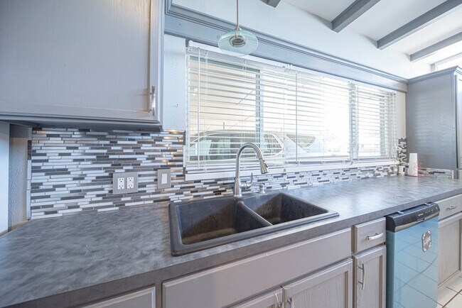 Building Photo - 2901 Nabors Ln