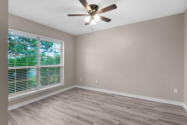 Building Photo - 9761 Leeward Way