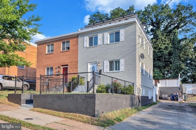 Building Photo - 4909 Fitch Pl NE