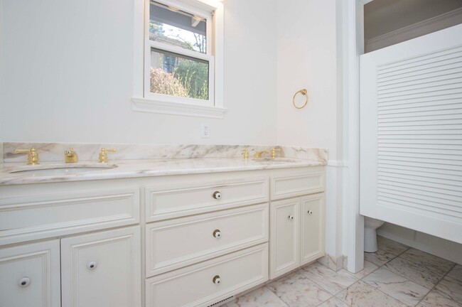 Building Photo - 4Bed/2Bath Home in  Kentfield with stellar...