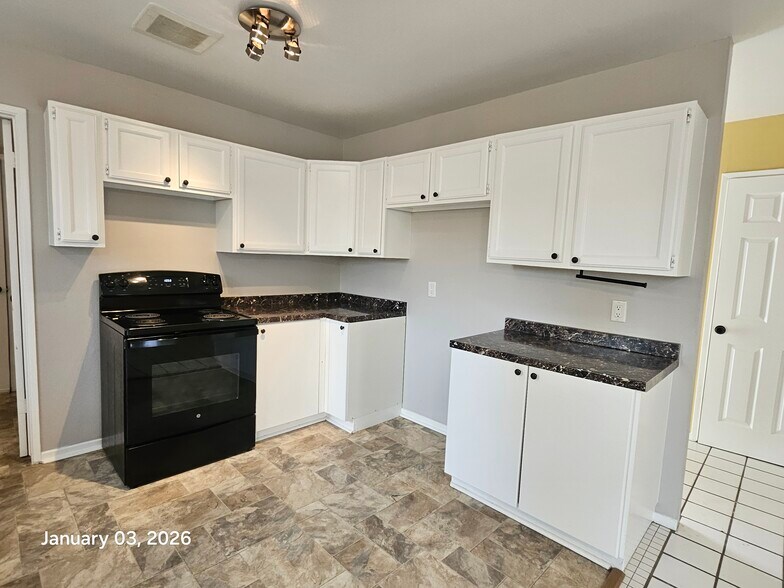 Building Photo - 42405 Iowa st