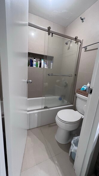 Master Bathroom - 200 Dearborn N St