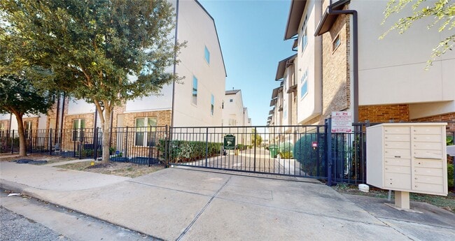 Primary Photo - 711 Schwartz St