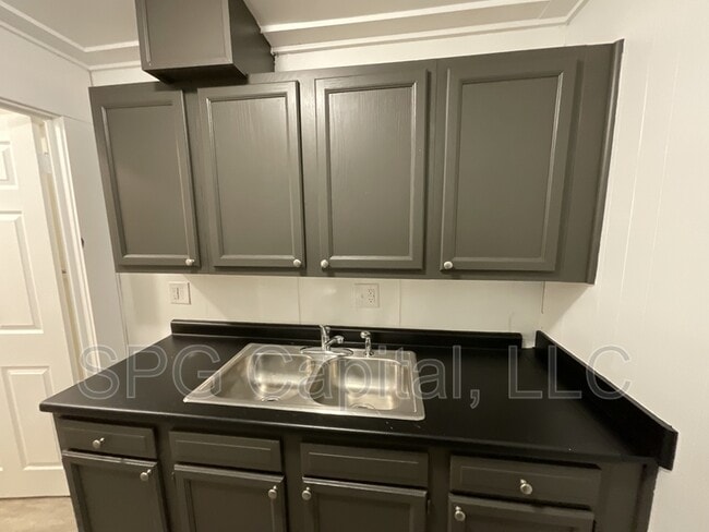 Building Photo - 400 Baltimore St