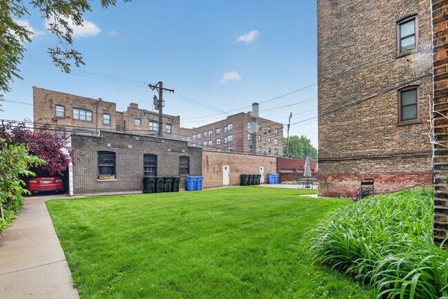 Building Photo - 6815 S Crandon Ave