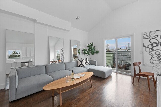 Building Photo - 111 Charles St