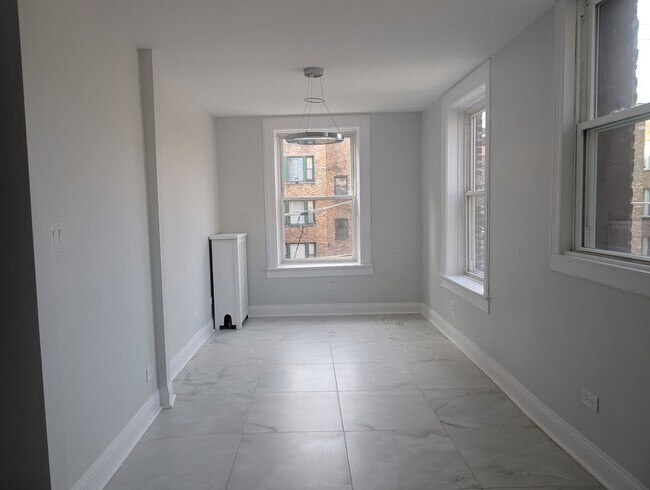 Building Photo - 5132 S Drexel Ave