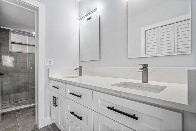 Building Photo - 629 SE 19th Ave