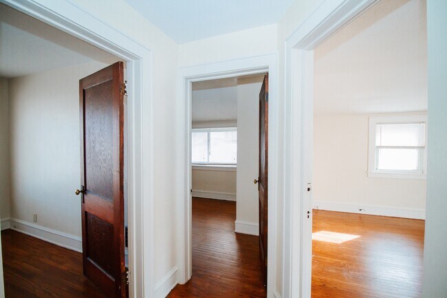 Building Photo - 1467 Sabra Rd