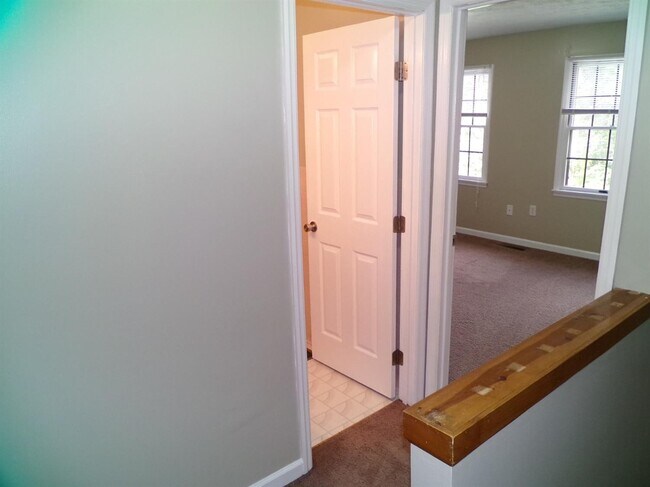 Building Photo - 244 Meadowview Dr