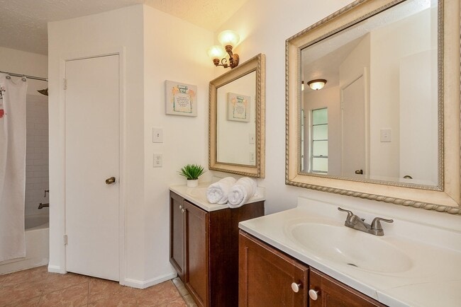Building Photo - 3315 Honey Creek Dr