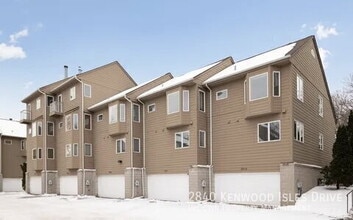 Building Photo - 2840 Kenwood Isles Dr