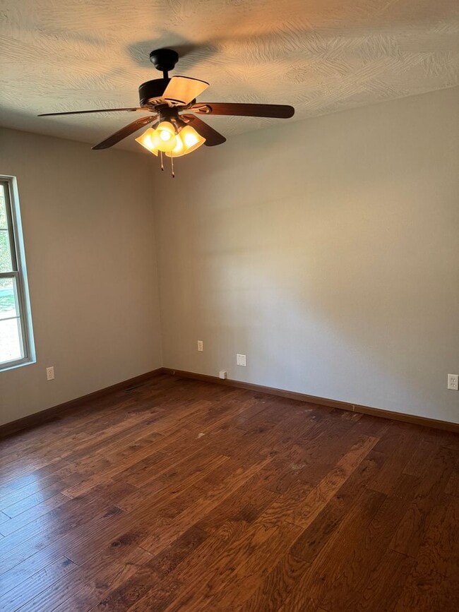 Building Photo - Beautiful Home Strafford, Missouri