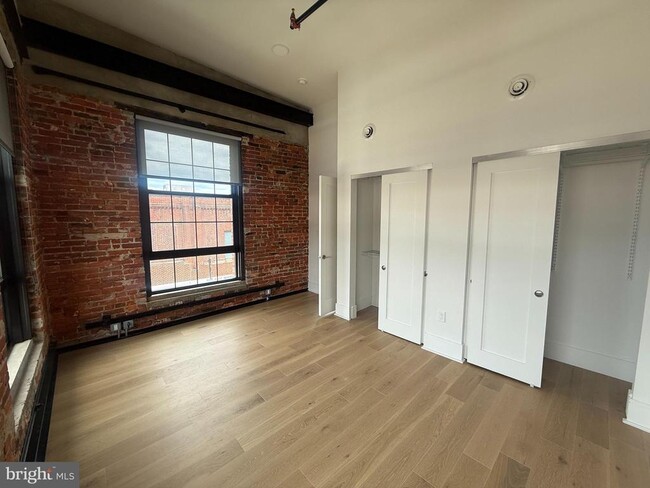 Building Photo - 500 South St