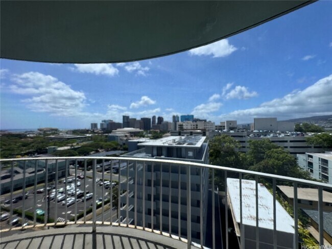 Building Photo - 710 Lunalilo St
