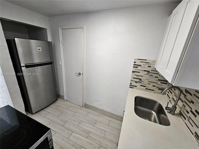 Building Photo - 26 SE 13th Terrace