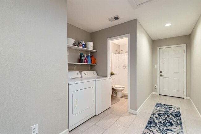 Building Photo - 10815 Lambert Cir