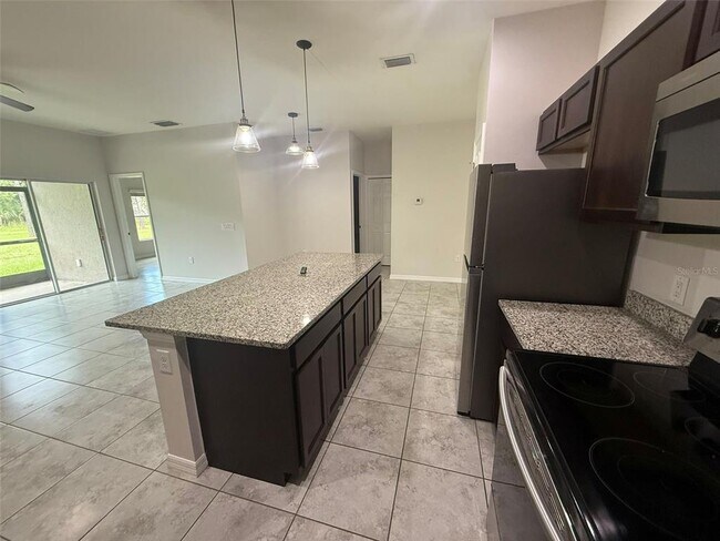 Building Photo - 24482 Zephyr Ct