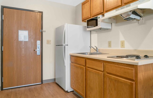 Building Photo - Furnished Studio-Kalamazoo - West