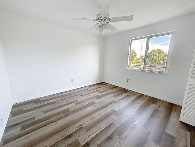 Building Photo - 9122 Rockrose Dr