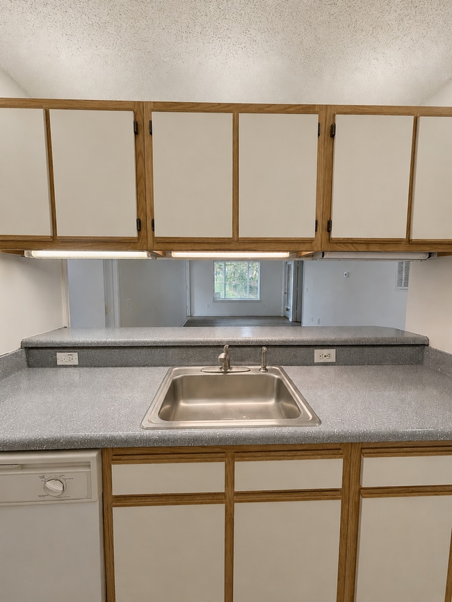 Building Photo - 1511 Graduate Ln
