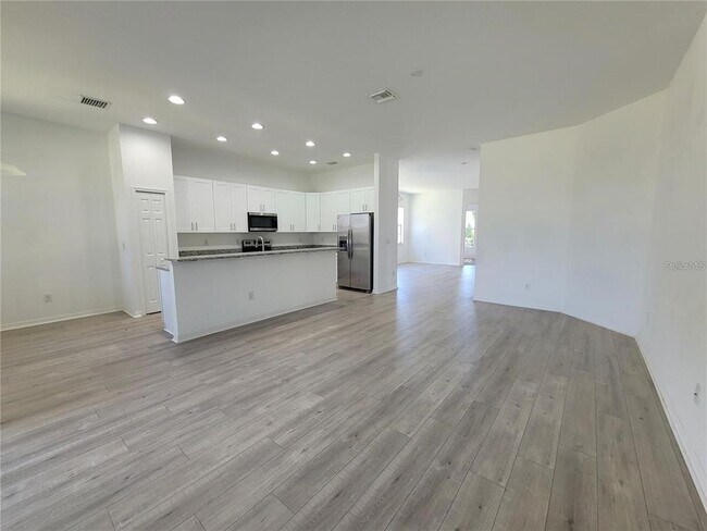 Building Photo - 30741 Pumpkin Ridge Dr