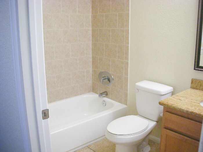 Building Photo - 615 Fredricks Ave