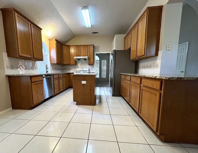 Building Photo - Incredible Home!